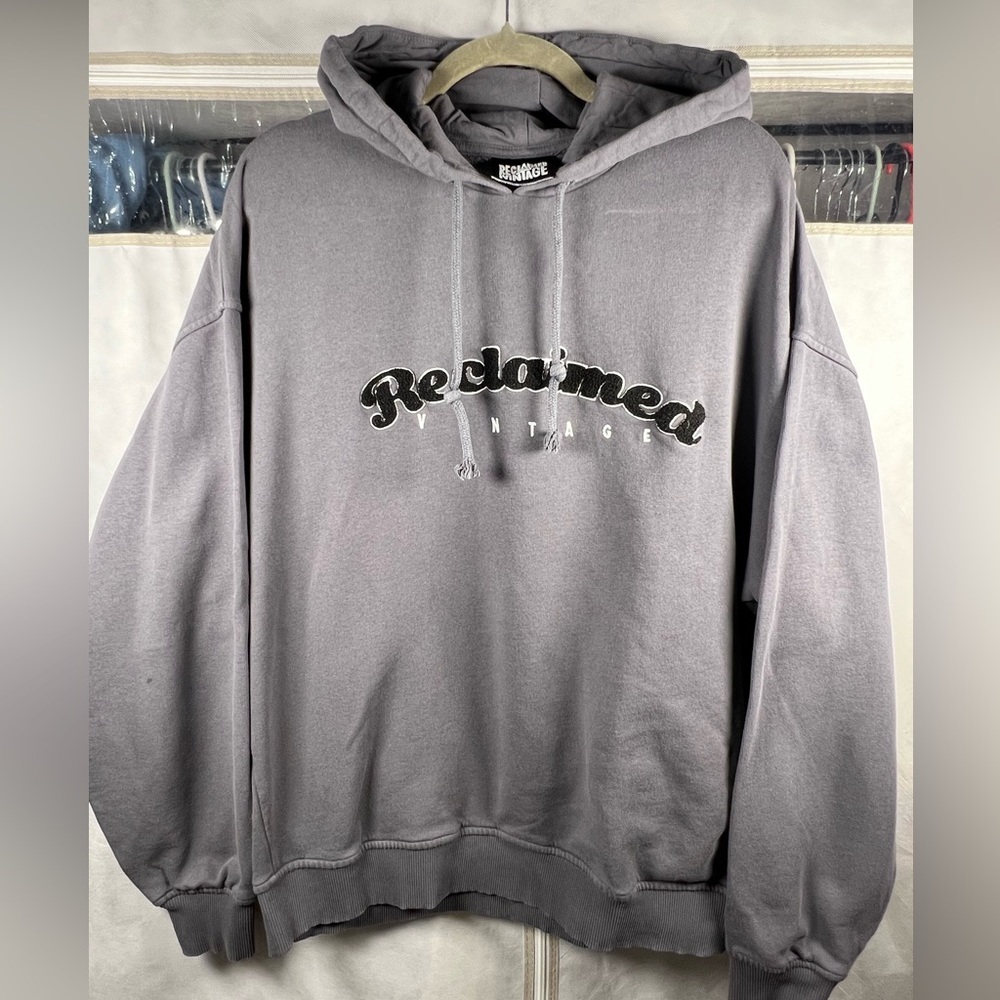 Reclaimed Vintage inspired unisex oversized hoodie front embroidery in charcoal - Picture 1 of 7